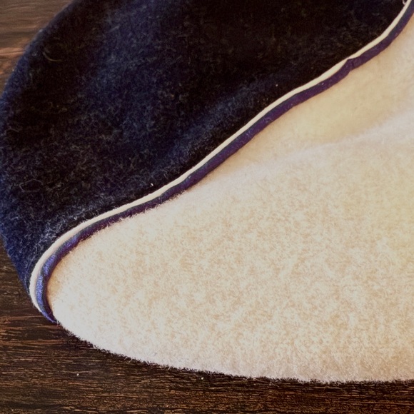 French Two-Tone (Black+Cream) Wool Beret - Picture 2 of 3